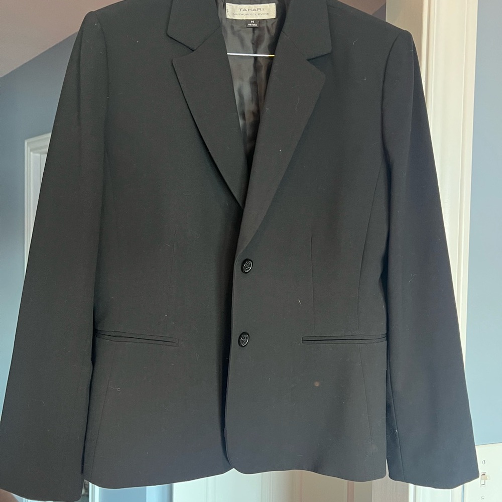Tahari women’s  Black Blazer